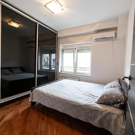 Vracar Historical Suites Apartment